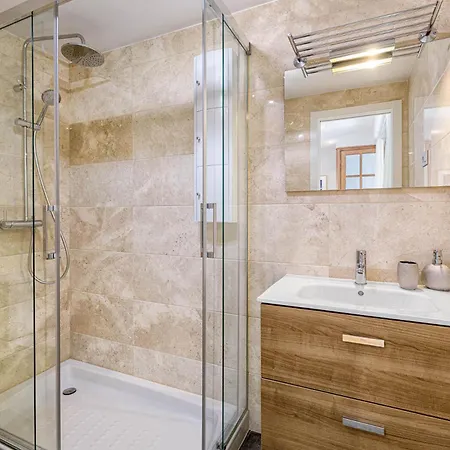Sebastian Souviron In By Solaga Homes Apartamento
